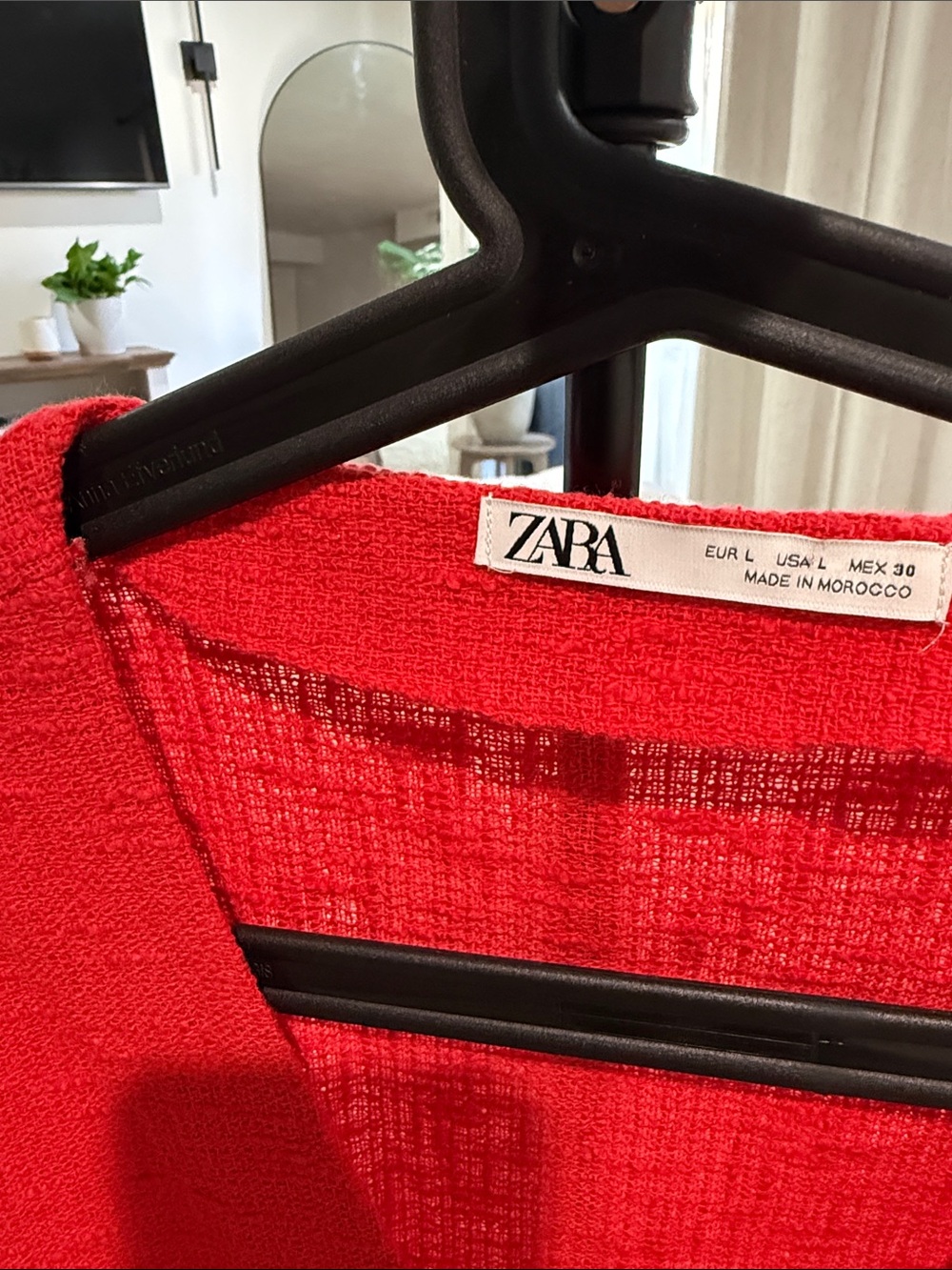 Zara Red Button-Front Textured V-Neck Top - Picture 2 of 2